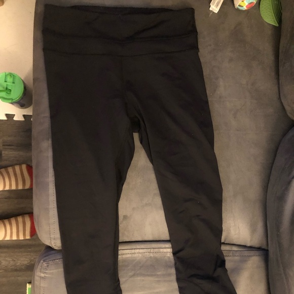 Lululemon black 3 quarter leggings - Picture 2 of 2